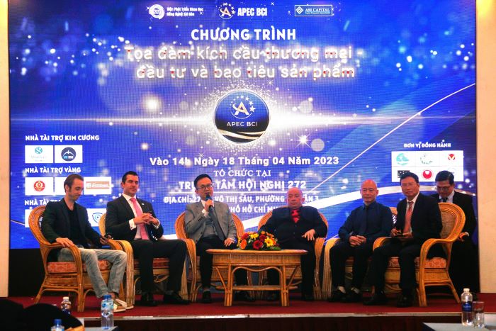 Tại buổi tọa đ&amp;agrave;m c&amp;aacute;c đại biểu cũng đ&amp;atilde; c&amp;oacute; những c&amp;acirc;u hỏi trực tiếp đến c&amp;aacute;c diễn giả