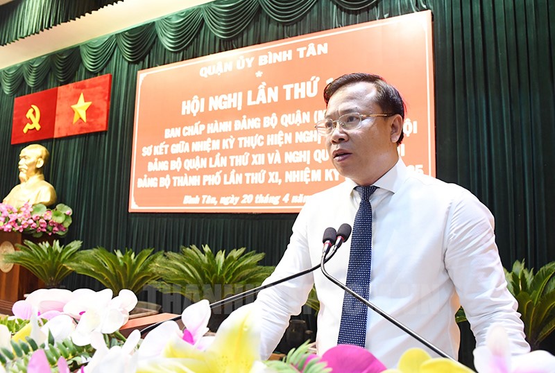 B&amp;iacute; thư Quận ủy Huỳnh Khắc Điệp ph&amp;aacute;t biểu tại hội nghị.
