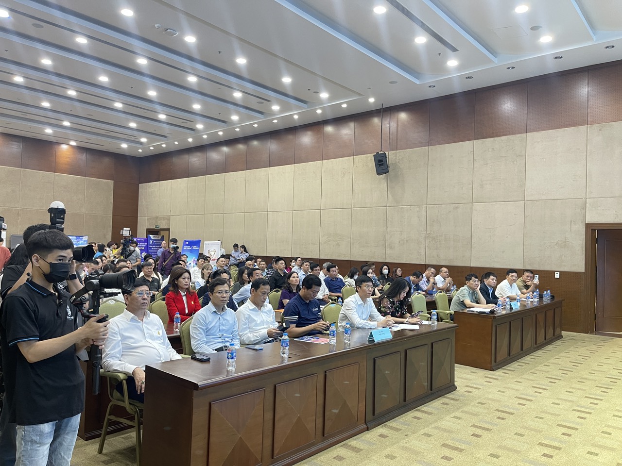 H&amp;agrave;ng trăm đại biểu tham dự Diễn đ&amp;agrave;n kinh tế Thủ đ&amp;ocirc; năm 2023 do Hiệp hội Doanh nghiệp nhỏ v&amp;agrave; vừa th&amp;agrave;nh phố H&amp;agrave; Nội tổ chức
