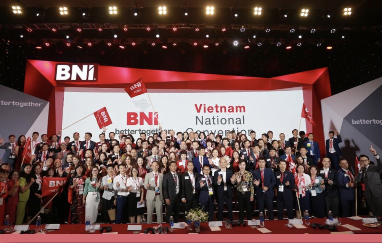 Hội ngộ đỉnh cao 2023 được BNI Việt Nam tổ chức với chủ đề &amp;ldquo;Cơ hội cho cuộc sống - N&amp;acirc;ng tầm dịch vụ&amp;rdquo;, nhằm gi&amp;uacute;p c&amp;aacute;c th&amp;agrave;nh vi&amp;ecirc;n kh&amp;ocirc;ng chỉ ph&amp;aacute;t triển kinh doanh th&amp;ocirc;ng qua chương tr&amp;igrave;nh c&amp;oacute; cấu tr&amp;uacute;c, t&amp;iacute;ch cực v&amp;agrave; chuy&amp;ecirc;n nghiệp
