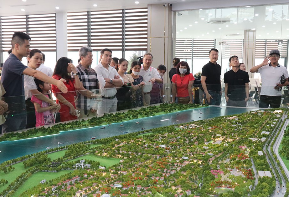 Kh&amp;aacute;ch h&amp;agrave;ng đến dự kh&amp;aacute;nh th&amp;agrave;nh Văn ph&amp;ograve;ng &amp;ndash; Nh&amp;agrave; điều h&amp;agrave;nh BQL dự &amp;aacute;n Casa Del Rio