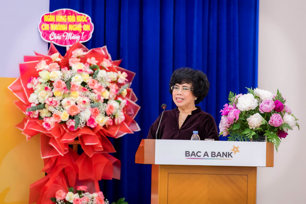Anh h&amp;ugrave;ng Lao động Thời kỳ đổi mới, Ph&amp;oacute; Chủ tịch HĐQT, Tổng Gi&amp;aacute;m đốc Th&amp;aacute;i Hương ph&amp;aacute;t biểu v&amp;agrave; trả lời cổ đ&amp;ocirc;ng