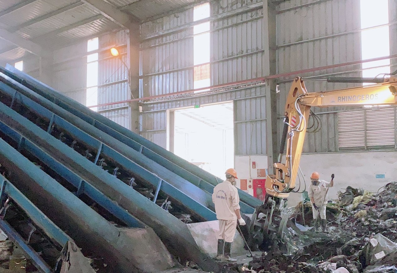 C&amp;ocirc;ng ty CP m&amp;ocirc;i trường (c&amp;ocirc;ng nghệ cao) H&amp;ograve;a B&amp;igrave;nh lu&amp;ocirc;n ch&amp;uacute; trọng đảm bảo an to&amp;agrave;n, vệ sinh lao động trong qu&amp;aacute; tr&amp;igrave;nh SX-KD