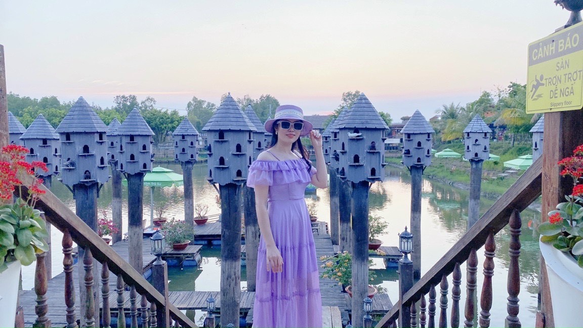 Sắc t&amp;iacute;m mộng mơ b&amp;ecirc;n l&amp;acirc;u đ&amp;agrave;i bồ c&amp;acirc;u