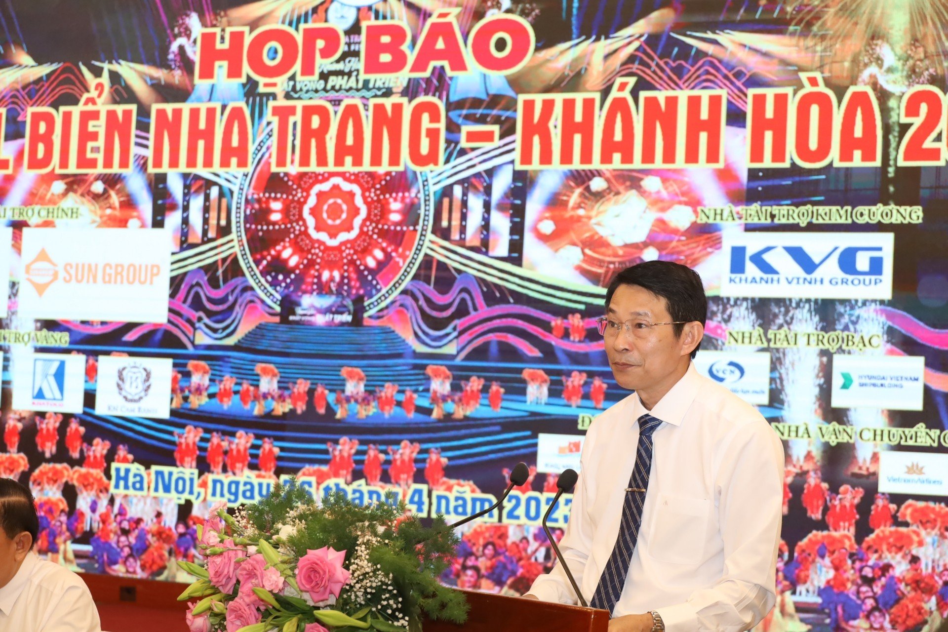 &amp;Ocirc;ng&amp;nbsp;Đinh Văn Thiệu, Ph&amp;oacute; chủ tịch UBND tỉnh Kh&amp;aacute;nh Ho&amp;agrave; ph&amp;aacute;t biểu tại cuộc họp b&amp;aacute;o