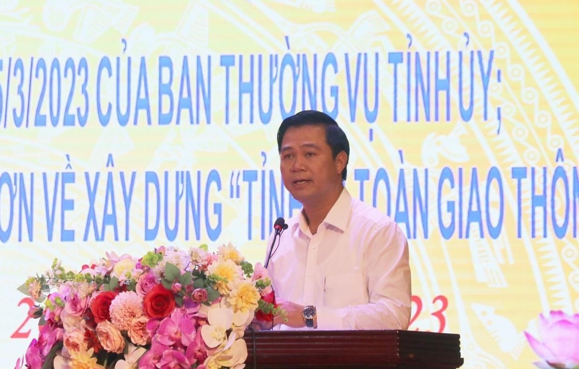 B&amp;iacute; thư Th&amp;agrave;nh ủy, Chủ tịch HĐND th&amp;agrave;nh phố Từ Sơn L&amp;ecirc; Xu&amp;acirc;n Lợi.
