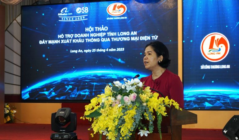 B&amp;agrave; Ch&amp;acirc;u Thị Lệ - Ph&amp;oacute; Gi&amp;aacute;m đốc Sở C&amp;ocirc;ng Thương  tỉnh Long An ph&amp;aacute;t biểu tại buổi hội thảo