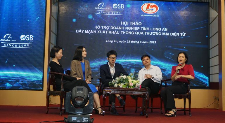 Những c&amp;acirc;u hỏi của doanh nghiệp đ&amp;atilde; được đại diện ph&amp;iacute;a Sở C&amp;ocirc;ng Thương v&amp;agrave; đại diện c&amp;ocirc;ng ty OSB trả lời trực tiếp tại hội nghị