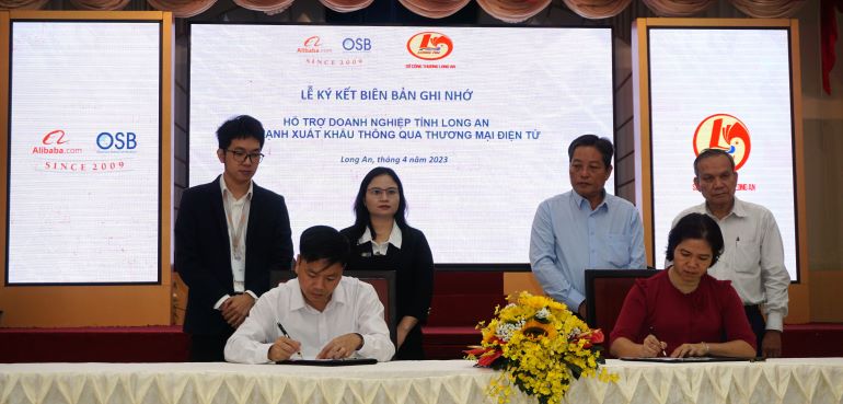Lễ k&amp;yacute; kết Bản ghi nhớ thỏa thuận hợp t&amp;aacute;c nhằm hỗ trợ doanh nghiệp tỉnh Long An đẩy mạnh xuất khẩu th&amp;ocirc;ng qua TMĐT giữa Sở C&amp;ocirc;ng Thương tỉnh Long An v&amp;agrave; C&amp;ocirc;ng ty CP &amp;amp; Đầu tư C&amp;ocirc;ng nghệ OSB