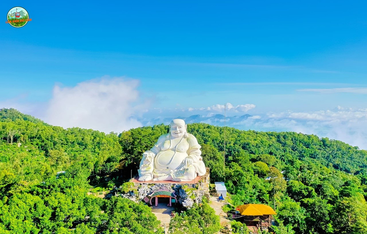 &amp;ldquo;Đức Phật của tương lai&amp;rdquo; ngự đỉnh m&amp;acirc;y ng&amp;agrave;n