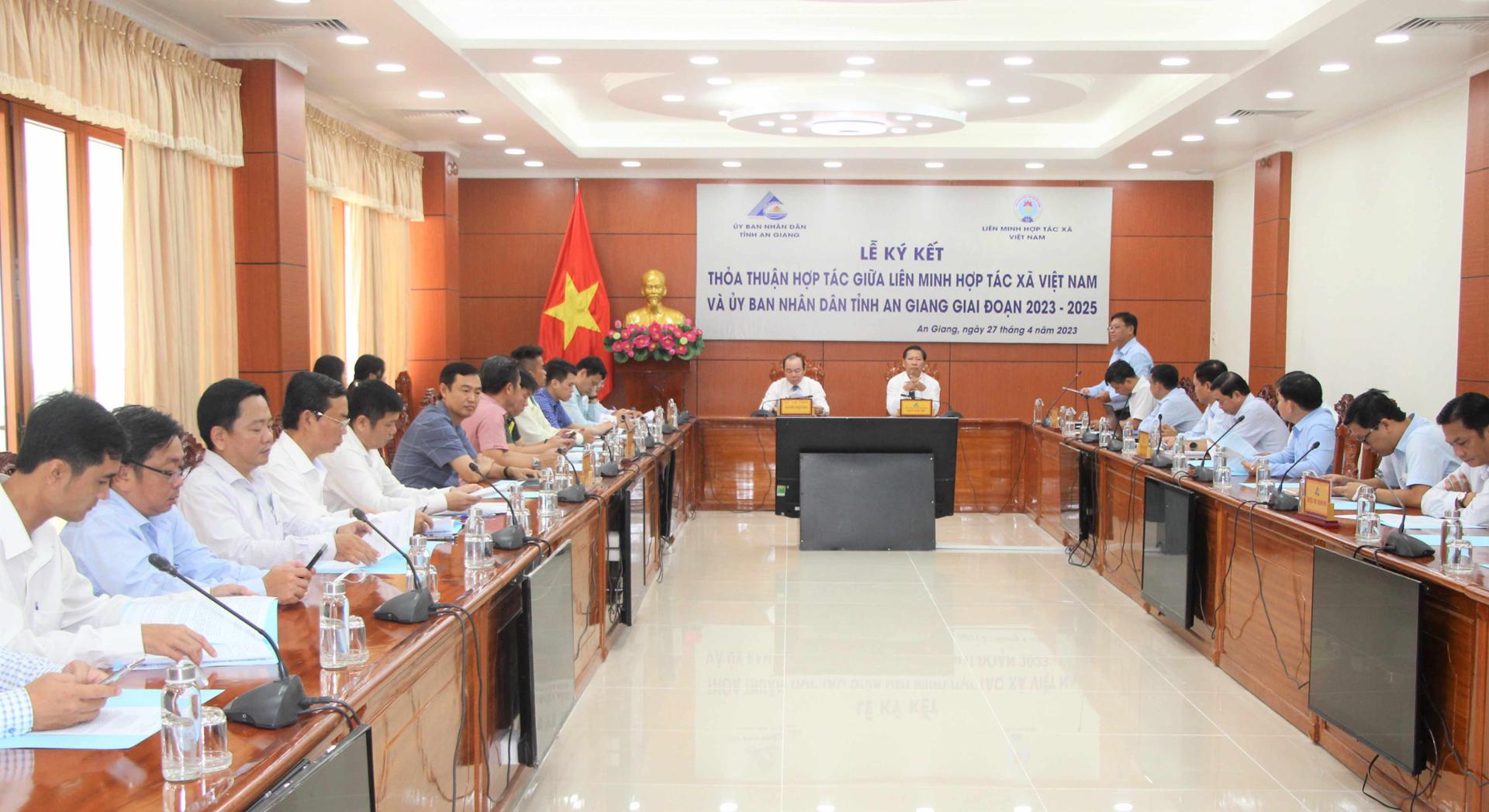 Quang cảnh Lễ k&amp;yacute; kết