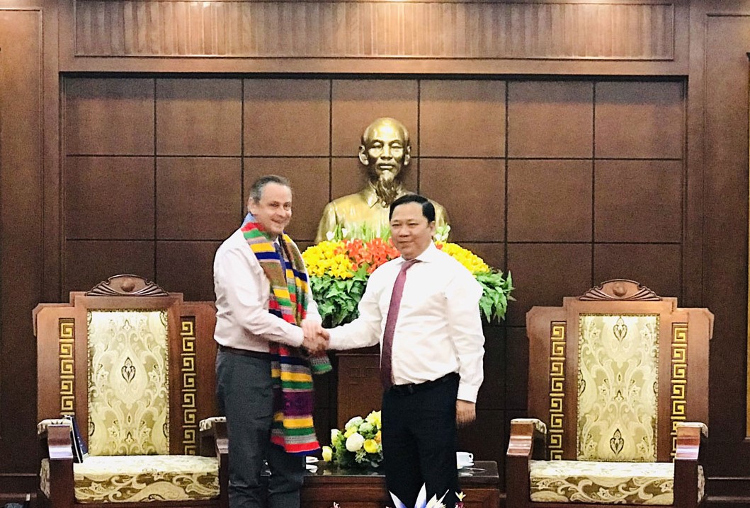 B&amp;iacute; thư Tỉnh ủy H&amp;ograve;a B&amp;igrave;nh Nguyễn Phi Long tiếp &amp;ocirc;ng Marko Walde, Trưởng Đại diện Ph&amp;ograve;ng C&amp;ocirc;ng nghiệp v&amp;agrave; Thương mại Đức tại Việt Nam.