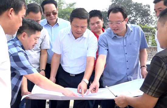 Ph&amp;oacute; Chủ tịch UBND tỉnh Phan Trọng Tấn đ&amp;atilde; đi kiểm tra tiến độ thực hiện dự &amp;aacute;n tại huyện Cẩm Kh&amp;ecirc;