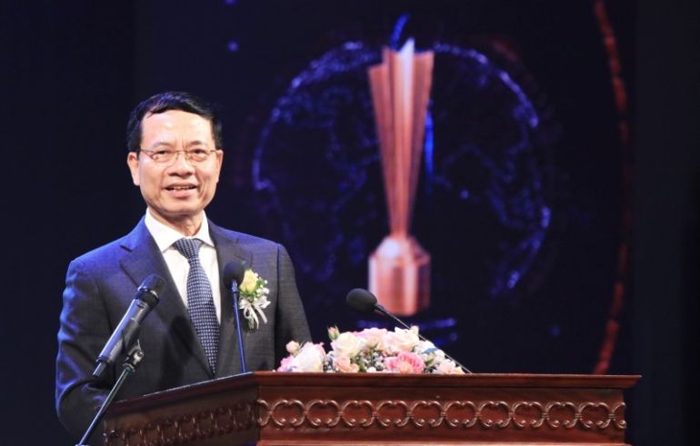 Bộ trưởng Bộ Th&amp;ocirc;ng tin v&amp;agrave; Truyền th&amp;ocirc;ng Nguyễn Mạnh H&amp;ugrave;ng ph&amp;aacute;t biểu tại Lễ trao giải.