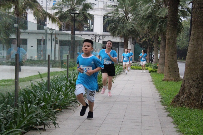 Vận động vi&amp;ecirc;n nh&amp;iacute; gắng sức ho&amp;agrave;n th&amp;agrave;nh phần thi của m&amp;igrave;nh tại Giải chạy Natrumax Run 2023