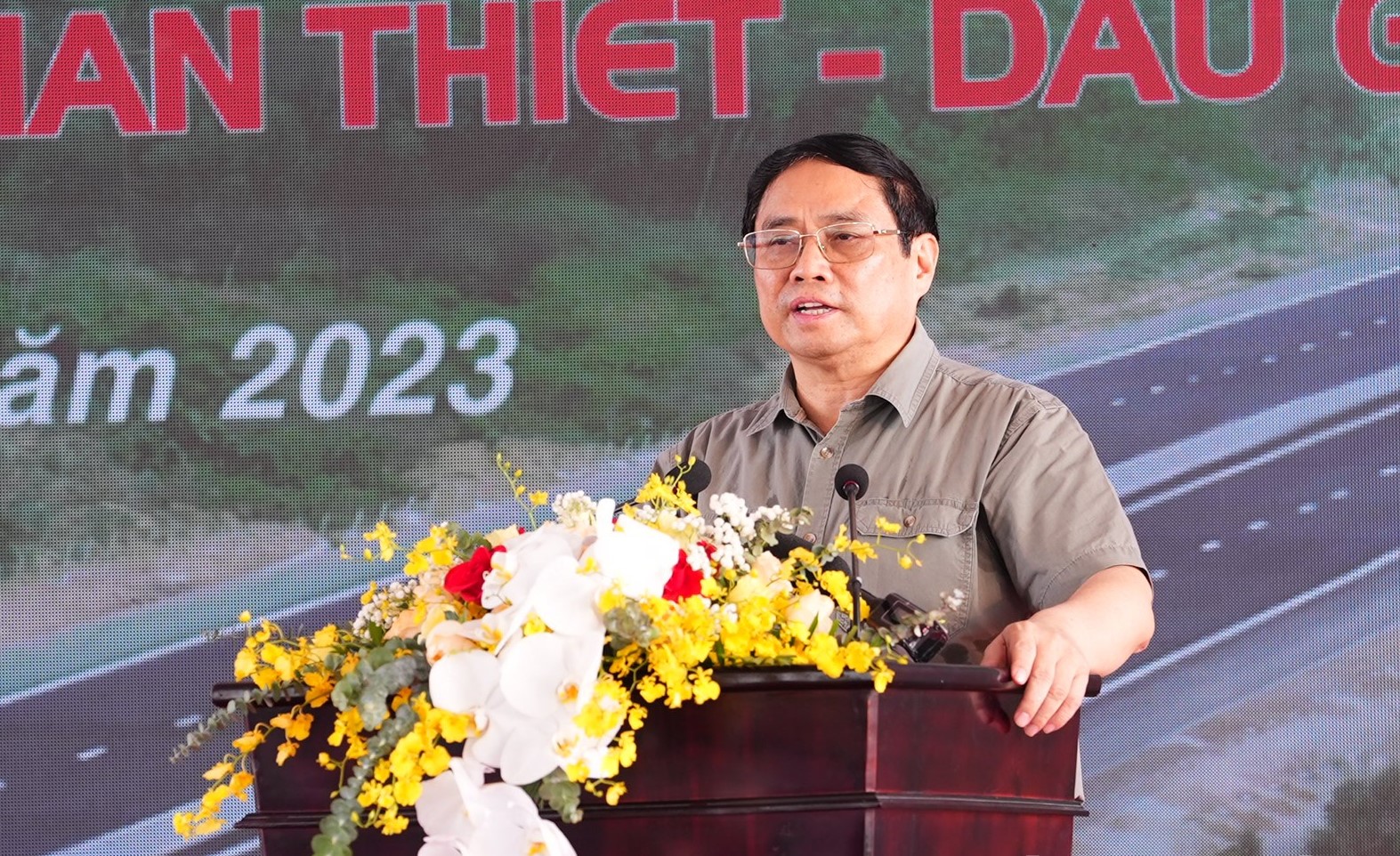 Thủ tướng Ch&amp;iacute;nh Phủ Phạm MInh Ch&amp;iacute;nh ch&amp;iacute;a sẻ ph&amp;aacute;t biểu tại lễ kh&amp;aacute;nh th&amp;agrave;nh