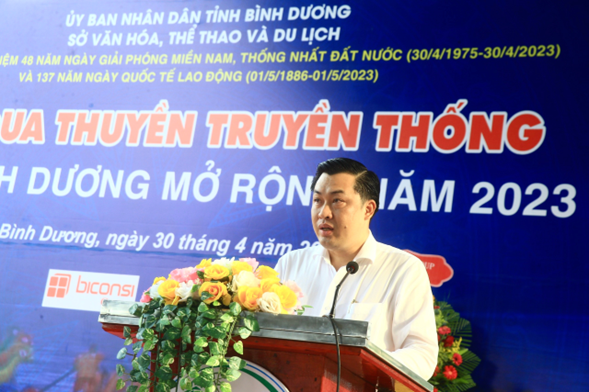 &amp;Ocirc;ng Cao Văn Ch&amp;oacute;ng-PGĐ Sở Văn h&amp;oacute;a, Thể thao v&amp;agrave; Du lịch-Trưởng ban tổ chức, ph&amp;aacute;t biểu Khai mạc giải