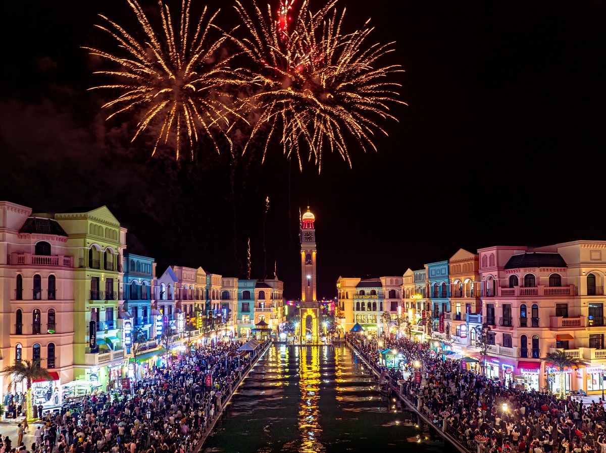 Cư d&amp;acirc;n K-Town cũng được h&amp;ograve;a v&amp;agrave;o cuộc sống hội nhập đầy m&amp;agrave;u sắc tại Grand World