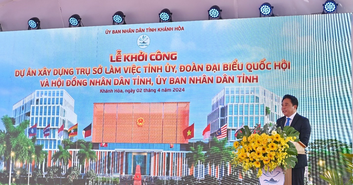 &amp;Ocirc;ng Nguyễn Khắc To&amp;agrave;n, Ph&amp;oacute; B&amp;iacute; thư Thường trực Tỉnh ủy, Chủ tịch HĐND tỉnh Kh&amp;aacute;nh H&amp;ograve;a ph&amp;aacute;t biểu  tại Lễ khởi c&amp;ocirc;ng.