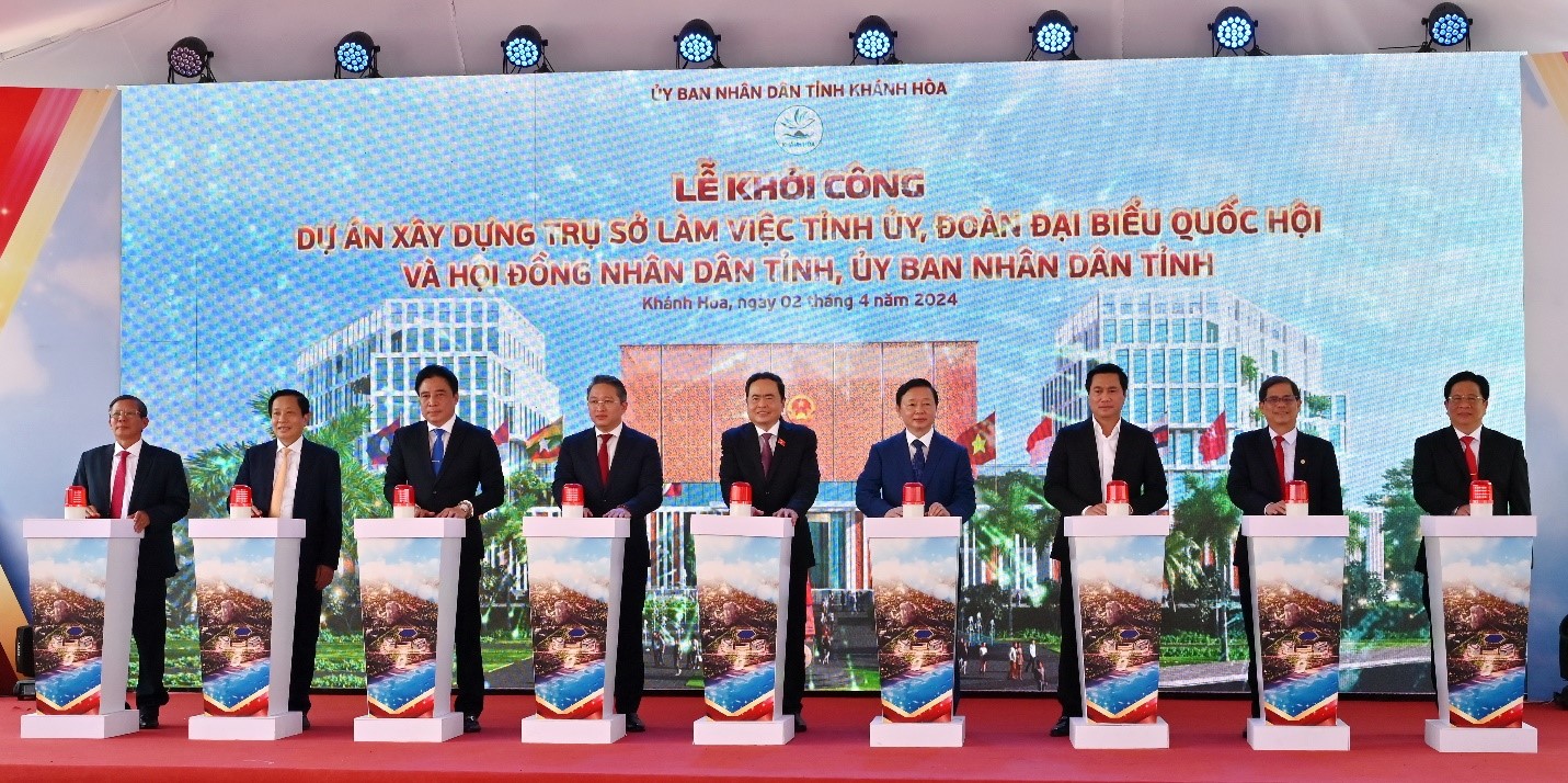 Nghi thức bấm n&amp;uacute;t khởi c&amp;ocirc;ng dự &amp;aacute;n.