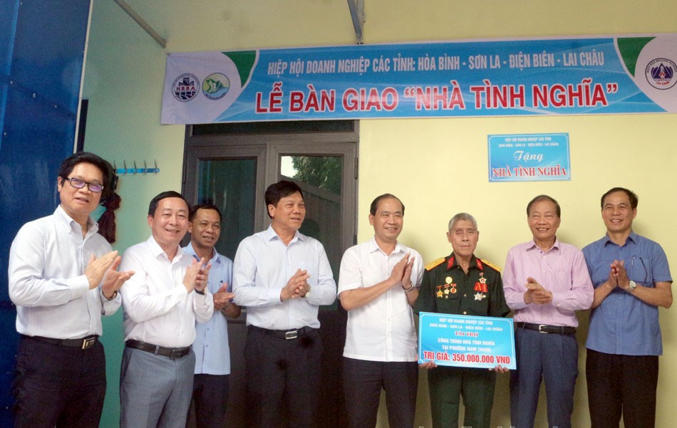 Hiệp hội Doanh nghiệp c&amp;aacute;c tỉnh T&amp;acirc;y Bắc b&amp;agrave;n giao nh&amp;agrave; t&amp;igrave;nh nghĩa cho gia đ&amp;igrave;nh &amp;ocirc;ng Nguyễn Hải Đăng, tổ 4, phường Nam Thanh, TP. Điện Bi&amp;ecirc;n Phủ.