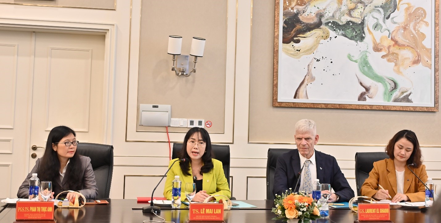 Đại diện Trường Đại Học VIN UNI