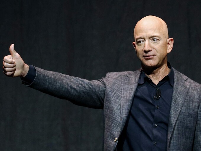 Jeff Bezos - Chủ Tịch V&amp;agrave; Founder của Amazon