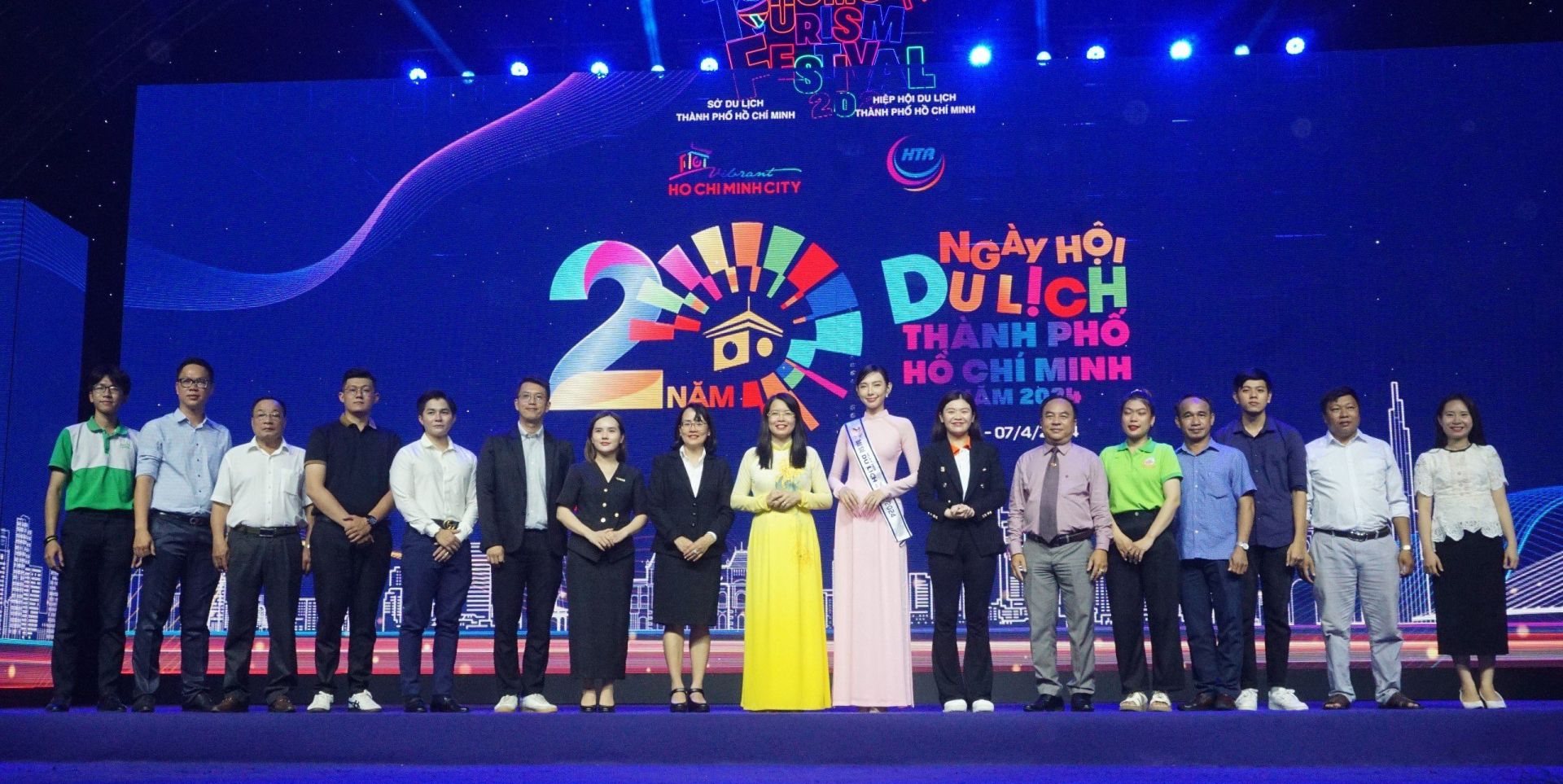 Lễ Bế mạc đ&amp;atilde; ch&amp;iacute;nh thức đ&amp;atilde; kh&amp;eacute;p lại trong niềm tự h&amp;agrave;o, phấn khởi v&amp;agrave; h&amp;agrave;o hứng của người d&amp;acirc;n, du kh&amp;aacute;ch v&amp;agrave; c&amp;aacute;c doanh nghiệp