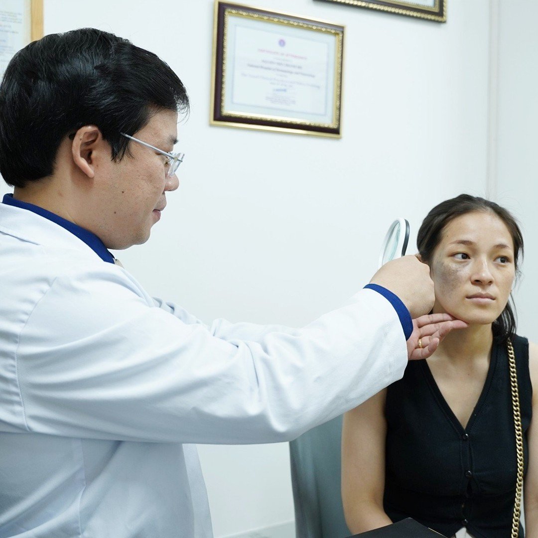 Ảnh minh họaTuy l&amp;agrave;nh t&amp;iacute;nh nhưng những tổn thương da n&amp;agrave;y kh&amp;ocirc;ng những kh&amp;ocirc;ng mất đi m&amp;agrave; ng&amp;agrave;y c&amp;agrave;ng đậm l&amp;ecirc;n g&amp;acirc;y ảnh hưởng đến t&amp;acirc;m l&amp;yacute;, chất lượng cuộc sống của bệnh nh&amp;acirc;n.