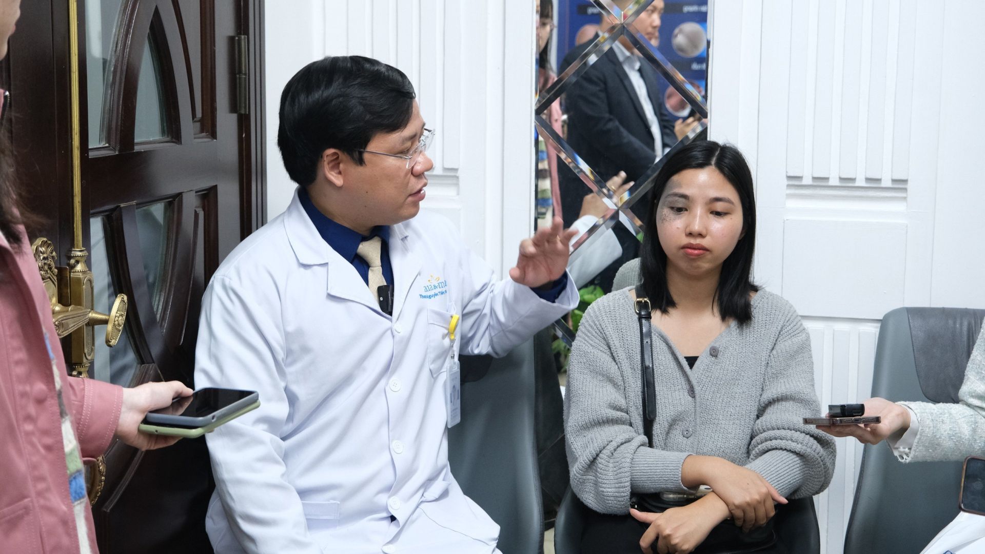 B&amp;aacute;c sĩ Tiến Th&amp;agrave;nh mong muốn đ&amp;acirc;y sẽ l&amp;agrave; một chiến dịch c&amp;oacute; mở đầu nhưng kh&amp;ocirc;ng bao giờ c&amp;oacute; hồi kết, bệnh nh&amp;acirc;n sẽ c&amp;oacute; những nụ cười của sự hạnh ph&amp;uacute;c, sự m&amp;atilde;n nguyện từ tận tr&amp;aacute;i tim khi trao mọi gi&amp;aacute; trị từ t&amp;acirc;m.Ảnh minh họa
