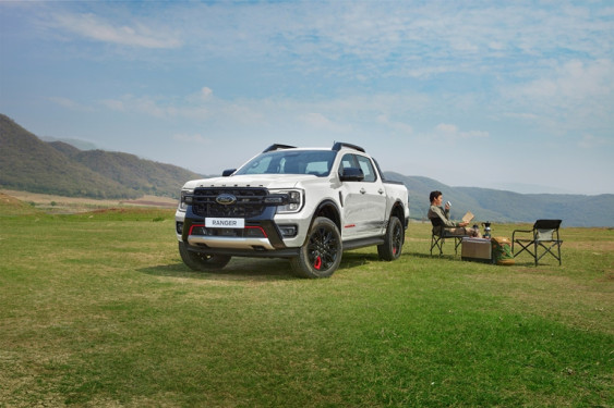 Ford Việt Nam công bố mức giá Everest Platinum và Ranger Stormtrak