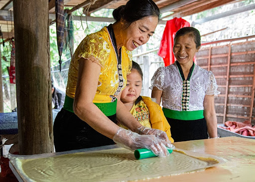 Nghề l&amp;agrave;m b&amp;aacute;nh Khẩu x&amp;eacute;n, b&amp;aacute;nh Ch&amp;iacute; chọp của người Th&amp;aacute;i trắng, thị x&amp;atilde; Mường Lay, tỉnh Điện Bi&amp;ecirc;n