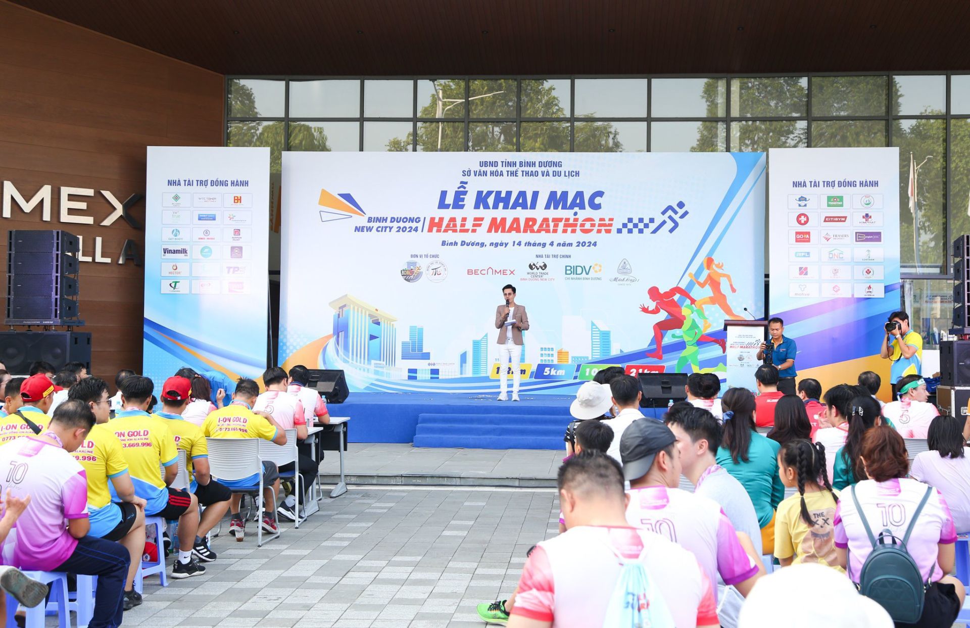 Lễ khai mạc Giải Half Marathon th&amp;agrave;nh phố mới B&amp;igrave;nh Dương năm 2024.