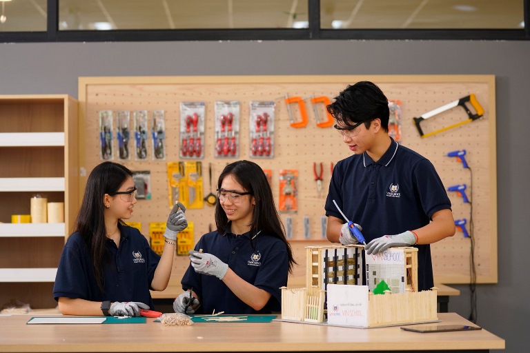 Vinschool l&amp;agrave; Hệ thống gi&amp;aacute;o dục c&amp;oacute; quy m&amp;ocirc; lớn nhất Việt Nam với 50 cơ sở v&amp;agrave; hơn 48.000 học sinh