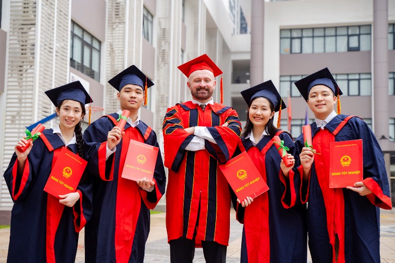 Học sinh Vinschool chứng tỏ bản lĩnh, tr&amp;iacute; tuệ v&amp;agrave; khả năng l&amp;atilde;nh đạo với nhiều giải thưởng, học bổng xuất sắc v&amp;agrave; kết quả ứng tuyển Đại học ấn tượng