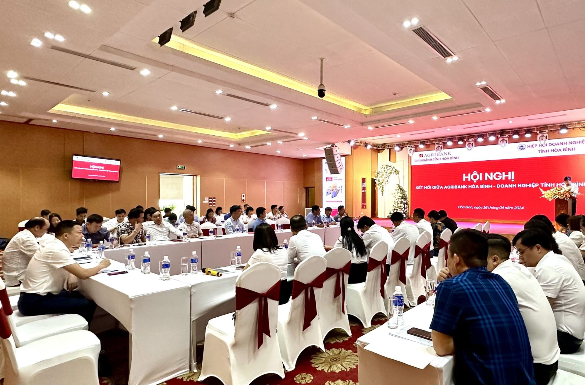 To&amp;agrave;n cảnh hội nghị