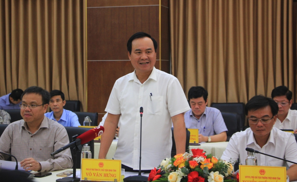 &amp;Ocirc;ng V&amp;otilde; Văn Hưng, Chủ tịch UBND tỉnh Quảng Trị ph&amp;aacute;t biểu tại buổi l&amp;agrave;m việc