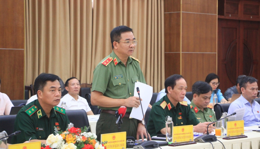 Trung tướng Nguyễn Minh Đức, Ph&amp;oacute; Chủ nhiệm Ủy ban Quốc ph&amp;ograve;ng v&amp;agrave; An ninh của Quốc hội l&amp;agrave;m việc với tỉnh Quảng Trị