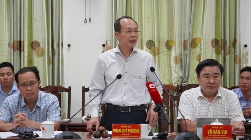 Ph&amp;oacute; Chủ tịch UBND tỉnh Thừa Thi&amp;ecirc;n Huế Phan Qu&amp;yacute; Phương ph&amp;aacute;t biểu tại buổi l&amp;agrave;m việc