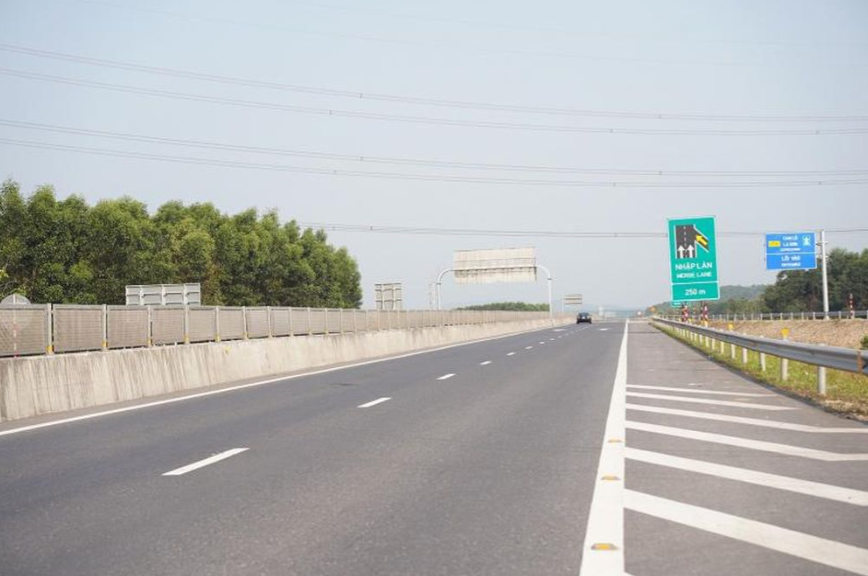 Cao tốc Cam Lộ - La Sơn, đoạn qua địa b&amp;agrave;n huyện Phong Điền, tỉnh Thừa Thi&amp;ecirc;n Huế