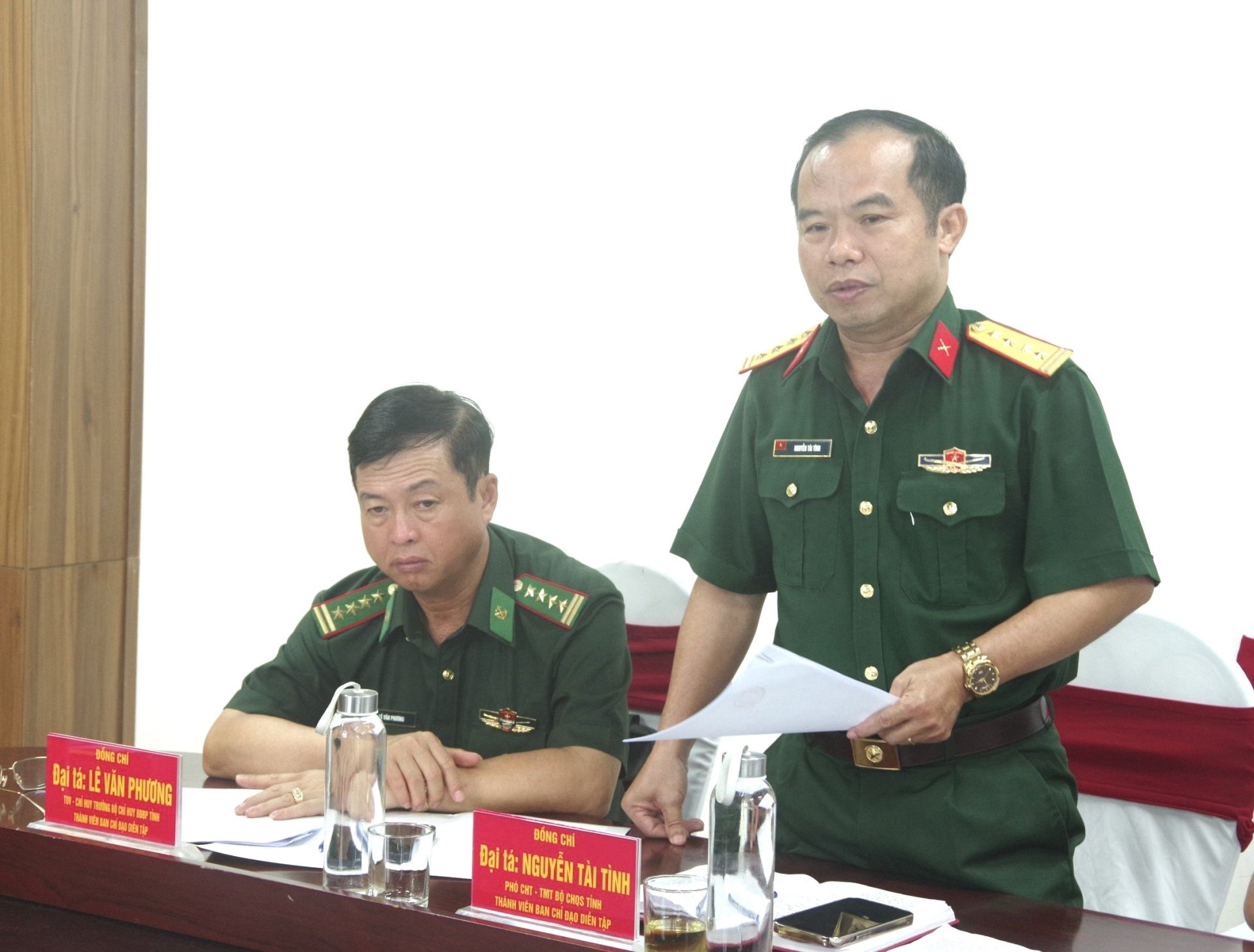 Đại t&amp;aacute; Nguyễn T&amp;agrave;i T&amp;igrave;nh, Ph&amp;oacute; Chỉ huy trưởng &amp;ndash; Tham mưu trưởng Bộ Chỉ huy qu&amp;acirc;n sự tỉnh, Th&amp;agrave;nh vi&amp;ecirc;n Ban Chỉ đạo diễn tập khu vực ph&amp;ograve;ng thủ huyện đảo Cồn Cỏ ph&amp;aacute;t biểu tại buổi l&amp;agrave;m việc