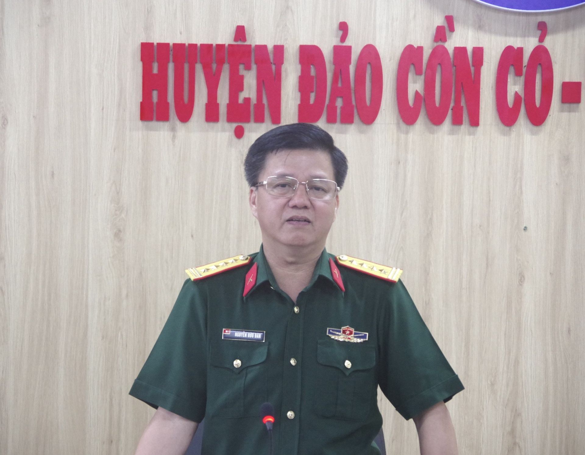 Đại t&amp;aacute; Nguyễn Hữu Đ&amp;agrave;n, Ủy vi&amp;ecirc;n Ban Thường vụ Tỉnh ủy, Chỉ huy trưởng Bộ Chỉ huy qu&amp;acirc;n sự tỉnh, Ph&amp;oacute; Trưởng ban Thường trực Ban chỉ đạo diễn tập huyện đảo Cồn Cỏ kết luận buổi l&amp;agrave;m việc