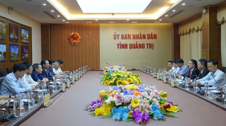 Chủ tịch UBND tỉnh V&amp;otilde; Văn Hưng trao đổi với đại diện C&amp;ocirc;ng ty Năng lượng ENI Việt Nam một số nội dung hợp t&amp;aacute;c