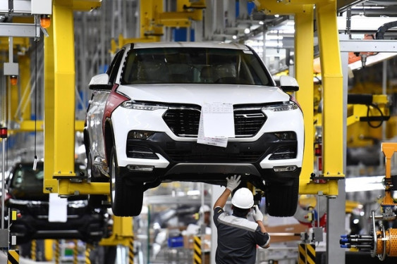 Thủ tướng yêu cầu trình giảm phí trước bạ với ô tô sản xuất trong nước trong tháng 5