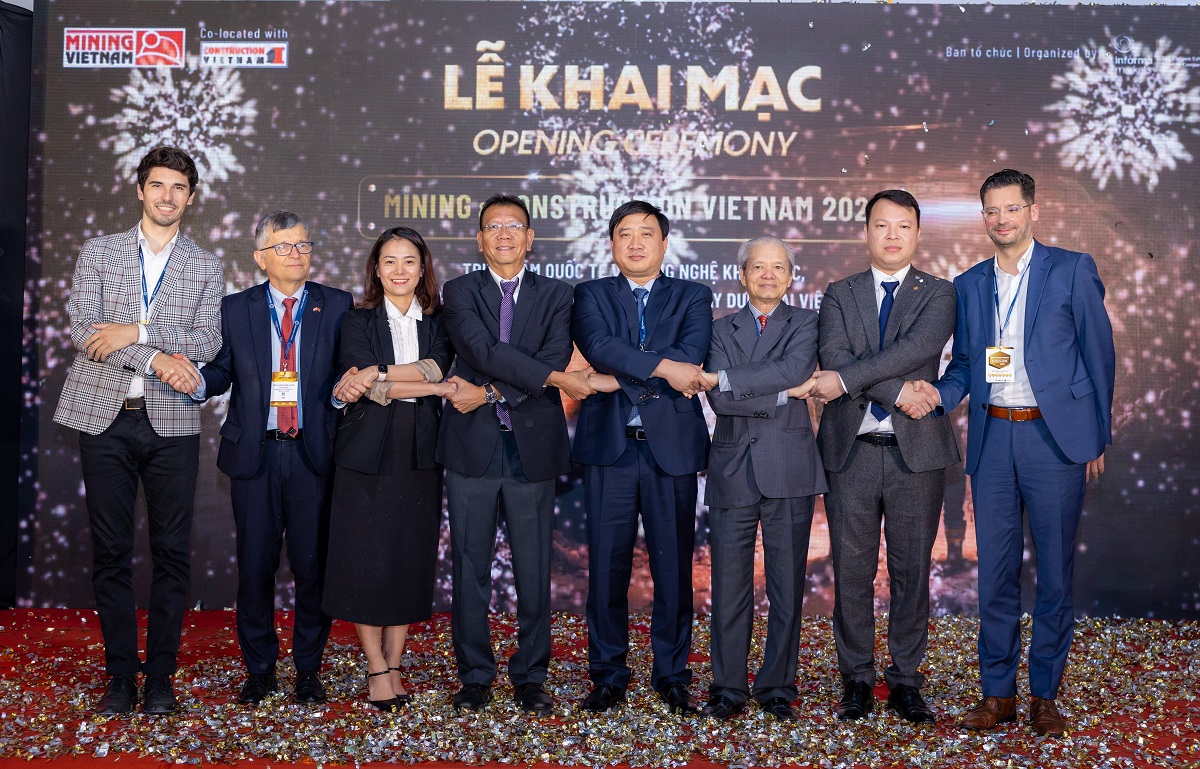 Lễ khai mạc Triển l&amp;atilde;m Quốc tế lần thứ 6 về C&amp;ocirc;ng nghiệp khai th&amp;aacute;c, kh&amp;ocirc;i phục t&amp;agrave;i nguy&amp;ecirc;n kho&amp;aacute;ng sản v&amp;agrave; x&amp;acirc;y dựng Việt Nam