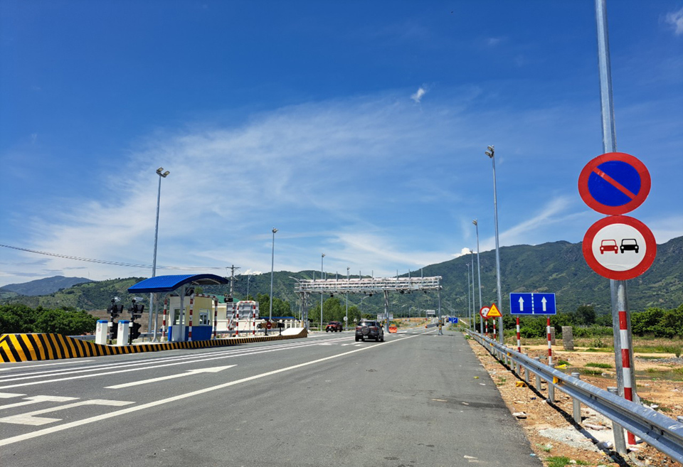 Nha Trang - Cam L&amp;acirc;m l&amp;agrave; cao tốc đầu ti&amp;ecirc;n thực hiện thu ph&amp;iacute; kh&amp;ocirc;ng dừng
