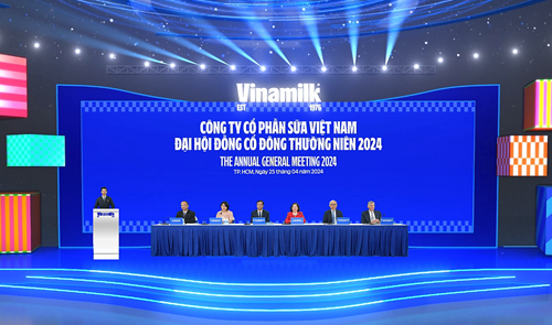 ĐHĐCĐ Vinamilk ng&amp;agrave;y 25/4 đ&amp;atilde; nhận được sự quan t&amp;acirc;m của hơn 1200 cổ đ&amp;ocirc;ng tham gia trực tuyến