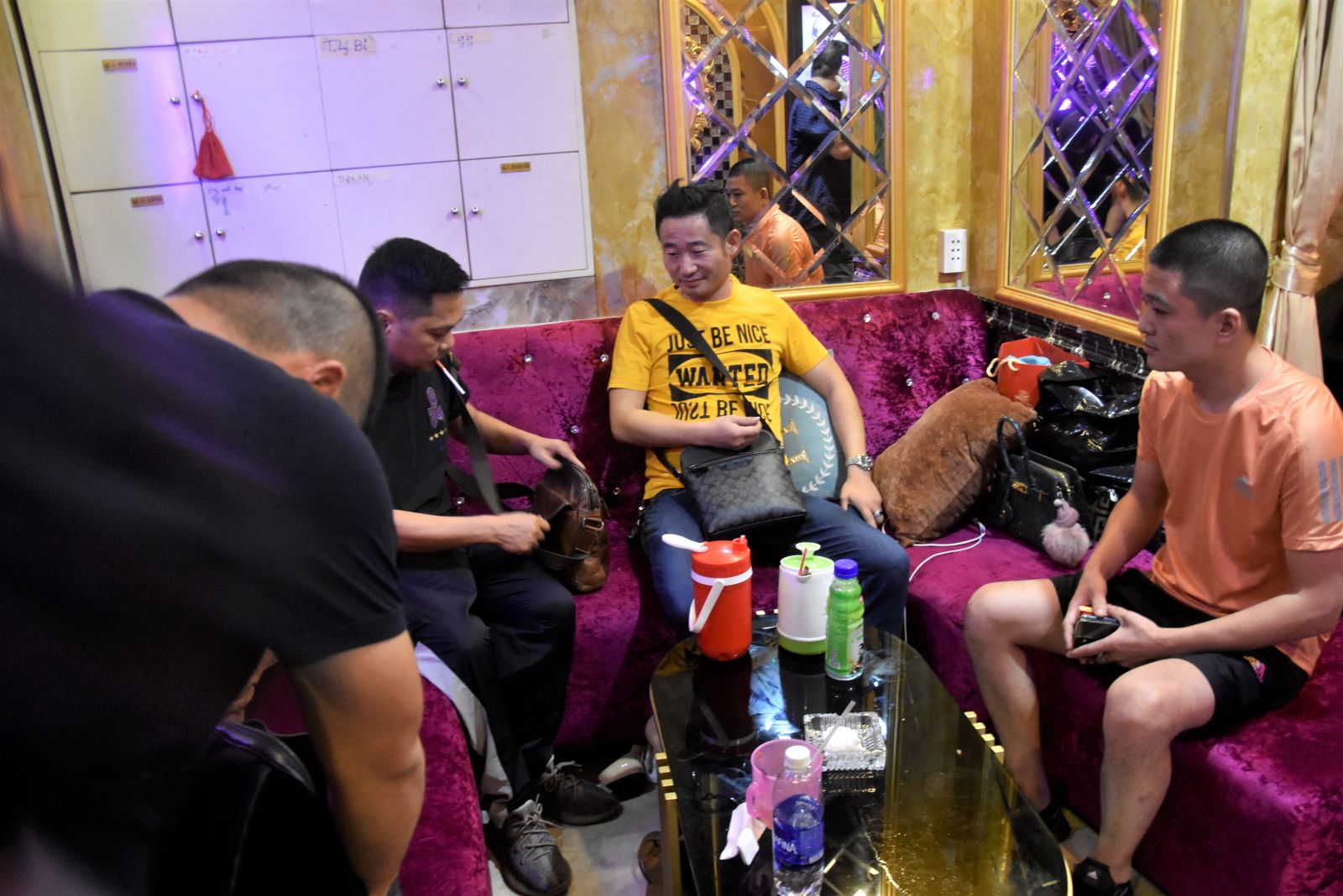 Trong thời điểm kiểm tra tại nh&amp;agrave; h&amp;agrave;ng The King, c&amp;oacute; một du kh&amp;aacute;ch Trung Quốc chưa hết thời hạn c&amp;aacute;ch ly