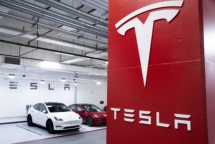 Tesla và Geely: Đâu mới là nhà sản xuất xe điện đáng mua?