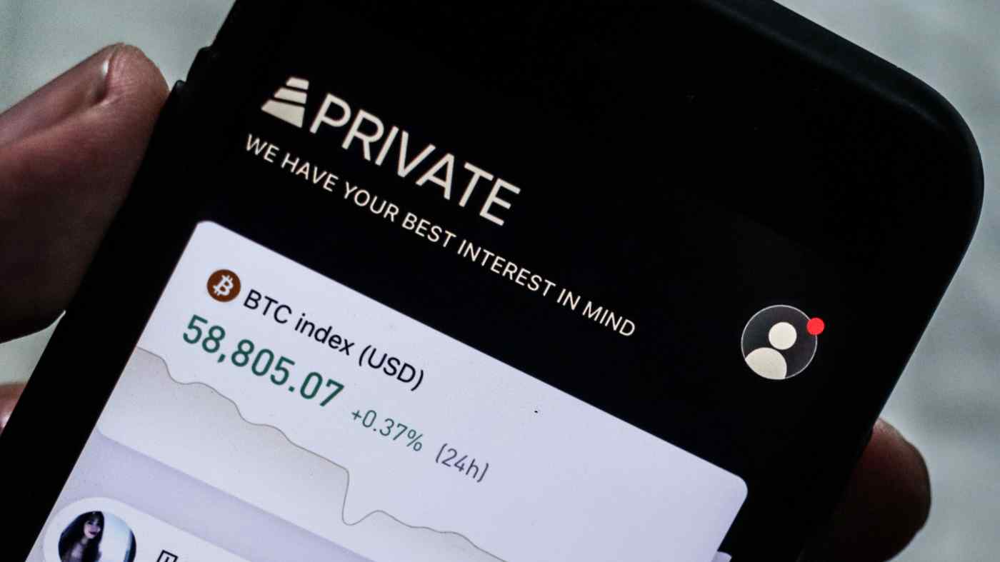 Babel Finance của Hồng K&amp;ocirc;ng l&amp;agrave; một trong những người chơi ph&amp;aacute;i sinh tiền điện tử lớn nhất tr&amp;ecirc;n to&amp;agrave;n cầu, với khối lượng giao dịch h&amp;agrave;ng th&amp;aacute;ng l&amp;agrave; 8 tỷ đ&amp;ocirc; la bằng tiền kỹ thuật số tương đương. (Ảnh của Ken Kobayashi)
